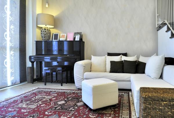 επίπλωση μικρών διαμερισμάτων σαλόνι λευκός γωνιακός καναπές