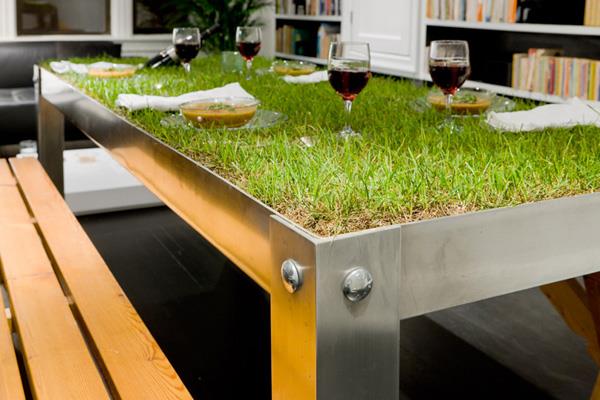 μικρό μπαλκόνι σχεδιασμό φυτά γκαζόν τραπέζι ιδέα φύση