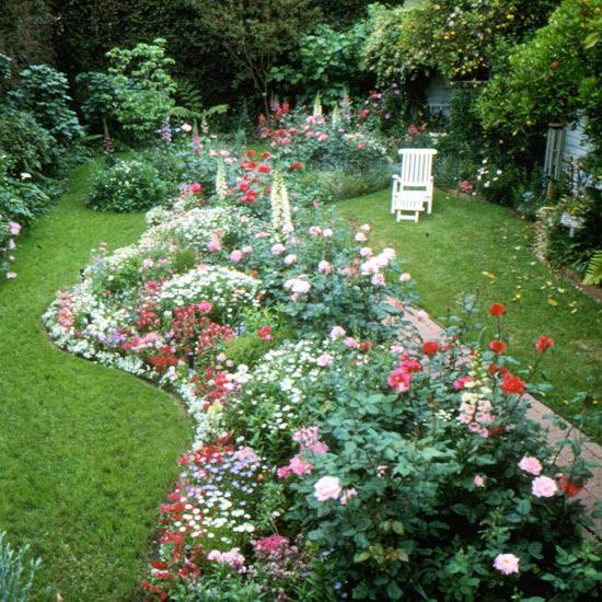 μικρό κήπο αυλή θάμνους λουλούδια ξεχωριστό στοιχείο διακόσμησης