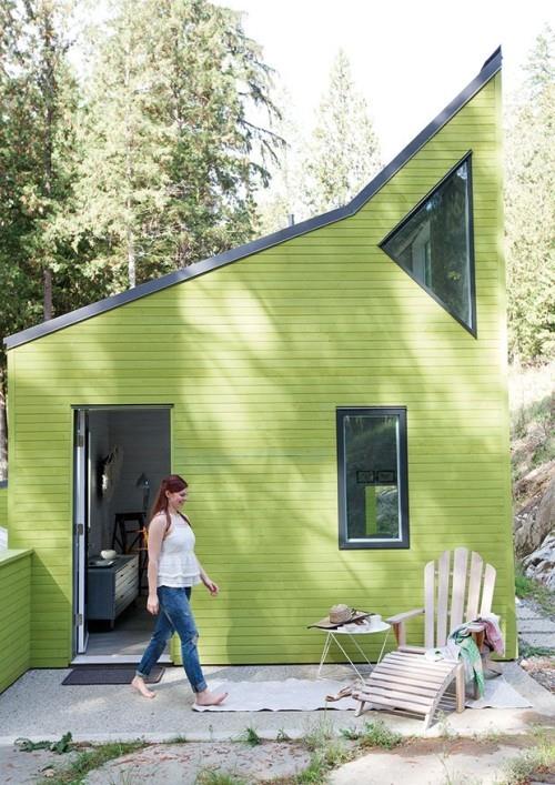 μικρό παραθαλάσσιο σπίτι πράσινο γρασίδι πρόσοψη φρέσκο ​​αεράκι προφορά
