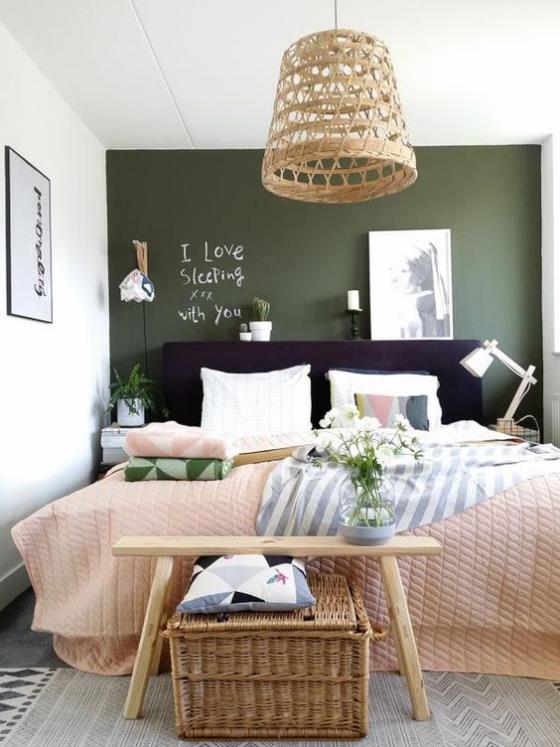μικρό υπνοδωμάτιο μεγάλο άνετο κρεβάτι πράσινος τοίχος όχι πολύς χώρος