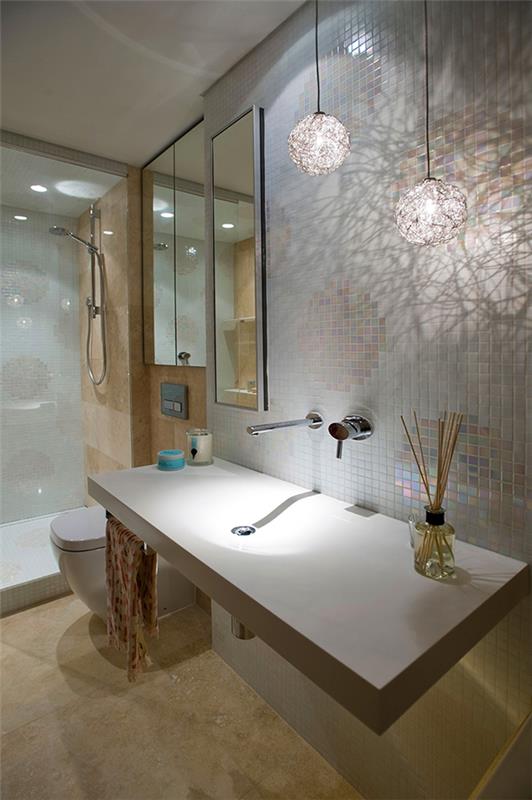 μικρό διαμέρισμα στο κεραμίδι του Σίδνεϊ κρεμαστά φωτιστικά μπάνιου