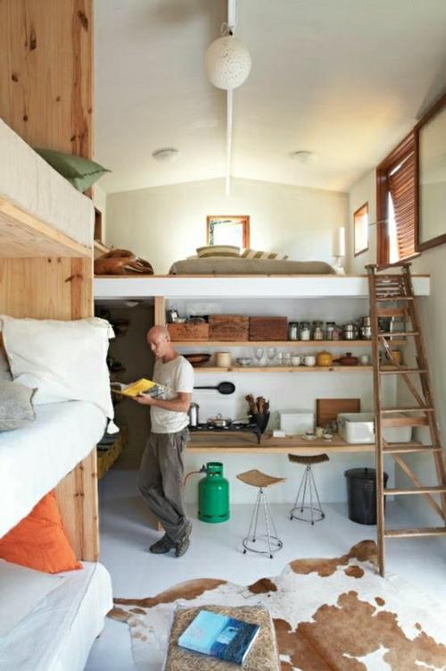 μικρό διαμέρισμα δείχνει μέγεθος σοφίτα κρεβάτι μίνι κουζίνα