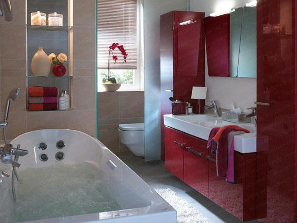 επίπλωση μπάνιου ιδέες μπάνιου σκούρο κόκκινο τοίχο