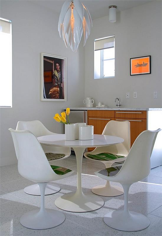 μικρή τραπεζαρία μοντέρνα επίπλωση στρογγυλό τραπέζι σε λευκό χρώμα