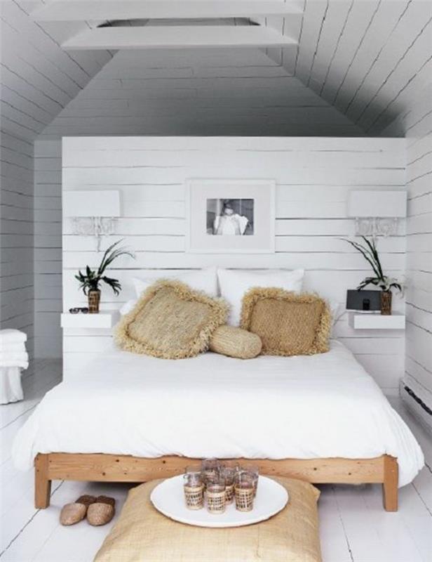 Επιπλώστε ένα μικρό υπνοδωμάτιο με διπλό κρεβάτι, ξύλινο σκελετό από κρεβάτι, μαξιλάρια από φυσικό υλικό