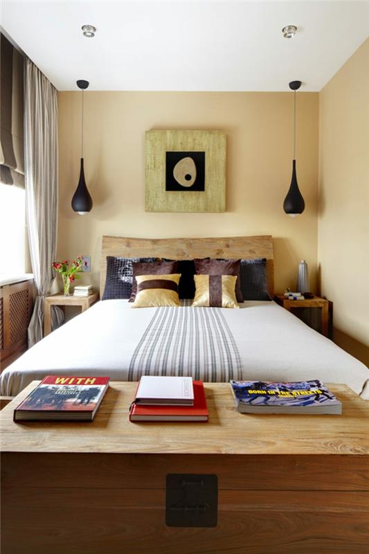 επιπλώνοντας ένα μικρό υπνοδωμάτιο διπλό κρεβάτι φυσικό ξύλο κεφαλάρι οργανικά σχήματα κρεμαστά φώτα