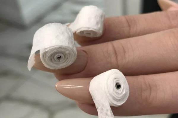 ιδέες σχεδιασμού νυχιών μανικιούρ από χαρτί υγείας