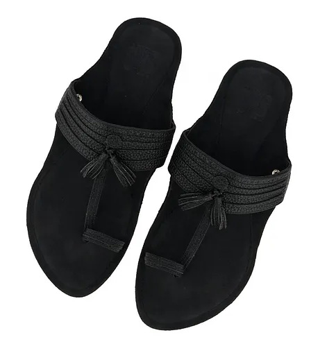 Juoda oda Kolhapuri Chappal