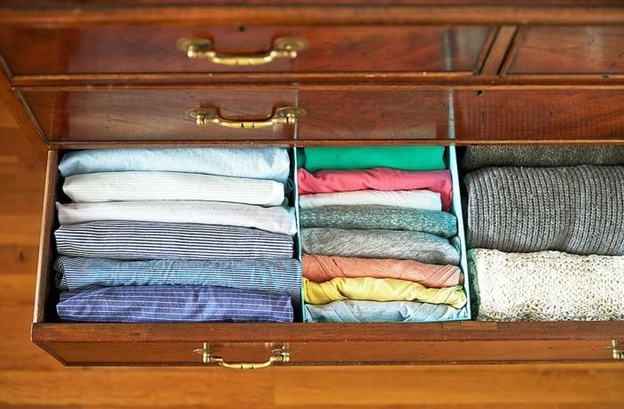 συρταριέρα τακτοποιημένα ρούχα μέθοδος konmari