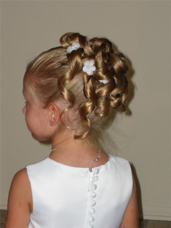 Κομμωτήρια χτενίσματα updos δελεάζουν τα παιδικά χτενίσματα