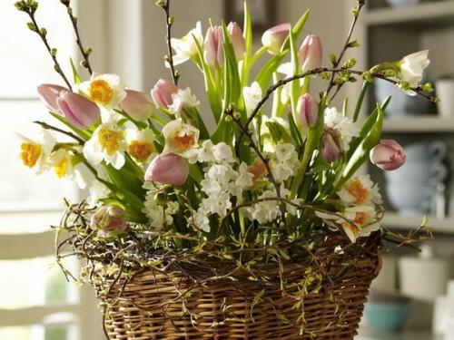 καλάθι λουλούδια ιδέα διακόσμηση Πάσχα