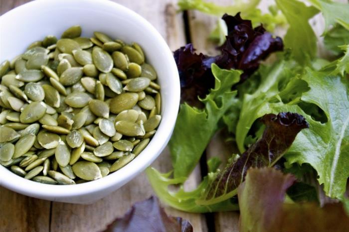 σπόροι κολοκύθας θρεπτικές αξίες προετοιμάζοντας ιδέες σαλάτας φρέσκες υγιεινές