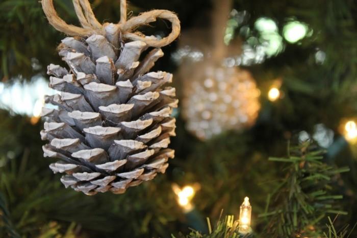 δημιουργικές χειροτεχνίες κουκουνάρια πεύκου χριστουγεννιάτικο δέντρο διακόσμηση ετικέτες deco