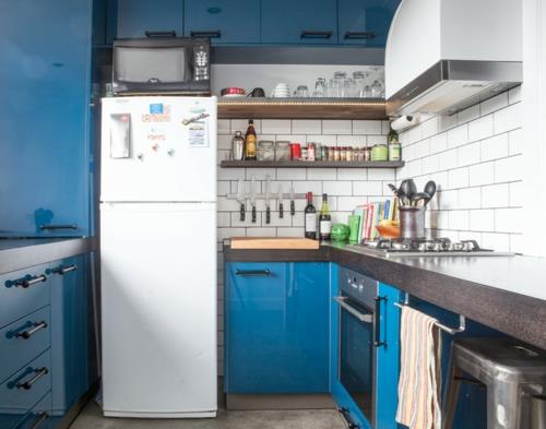 Η συμπαγής κουζίνα σχεδιάζει μοντέρνα κεραμίδια τοίχου με μπλε νεροχύτη