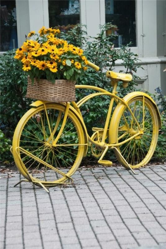 δημιουργικές ιδέες κήπου για μικρούς κήπους ποδήλατο κίτρινο