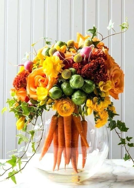 δημιουργικές φθινοπωρινές συνθέσεις με καρότα, λάχανα Βρυξελλών και τριαντάφυλλα