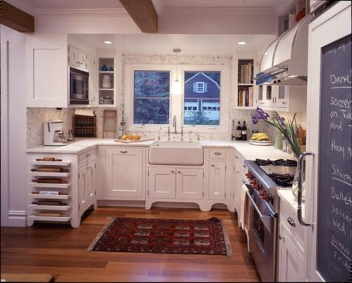 δημιουργικά σχέδια κουζίνας ξύλινο πάγκο κουζίνας λευκό παράθυρο
