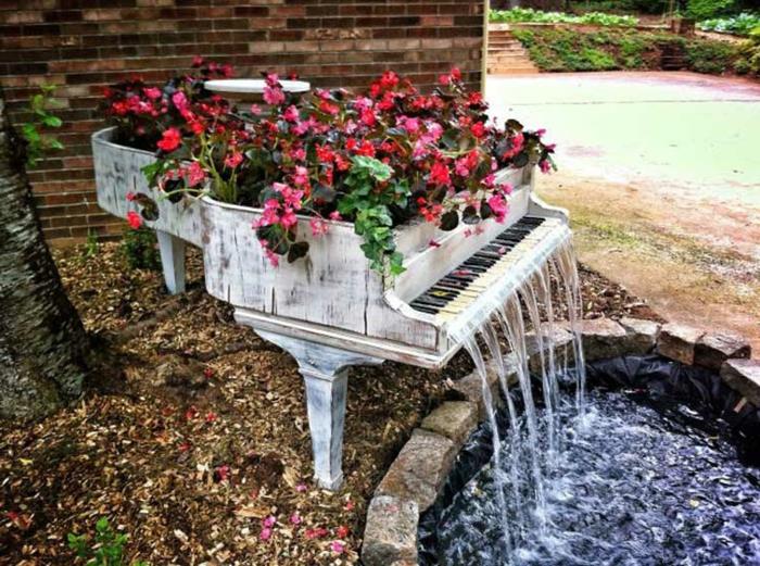 δημιουργικές ιδέες σπιτιού ιδέες κήπου παλιό δοχείο φυτών πιάνου