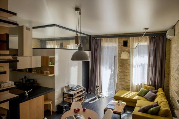 δημιουργικό διαμέρισμα με ρέοντα σχεδιασμό κίτρινο-πράσινο άνετο καναπέ
