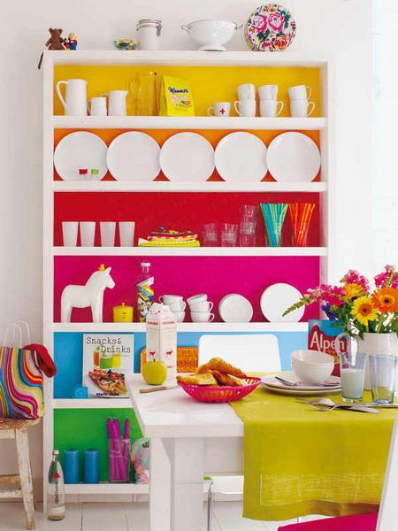 τραπέζι με έντονο χρώμα-κουζίνα-μπουφέ-τραπεζαρία