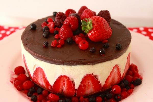 συνταγή cheesecake απλή γλάσο σοκολάτας φράουλες