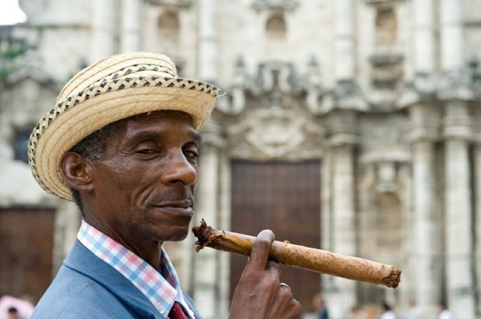 η Κούβα ταξιδεύει μεμονωμένους δρόμους στον καταρράκτη της Κούβας