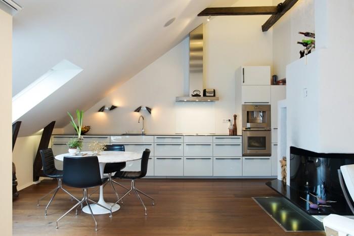 επικλινείς οροφές κουζίνας σύγχρονες λύσεις που ταιριάζουν με έπιπλα