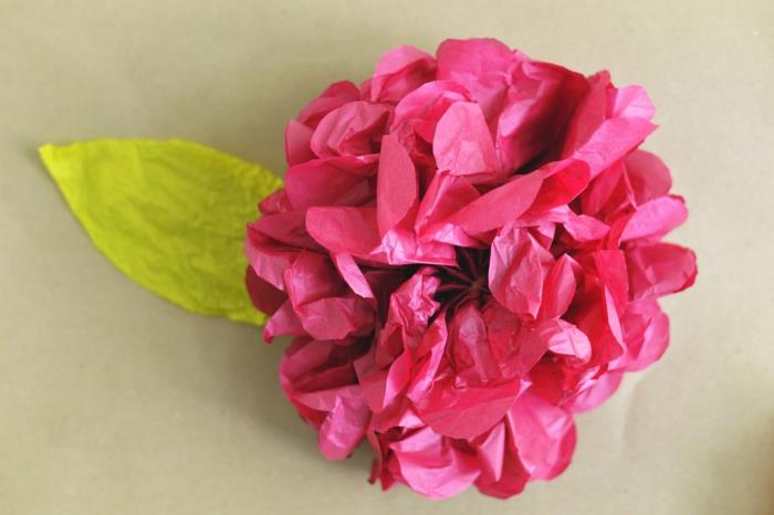 τεχνητά λουλούδια χαρτί λουλούδια ιώδες άνθος τριαντάφυλλο πράσινο φύλλο