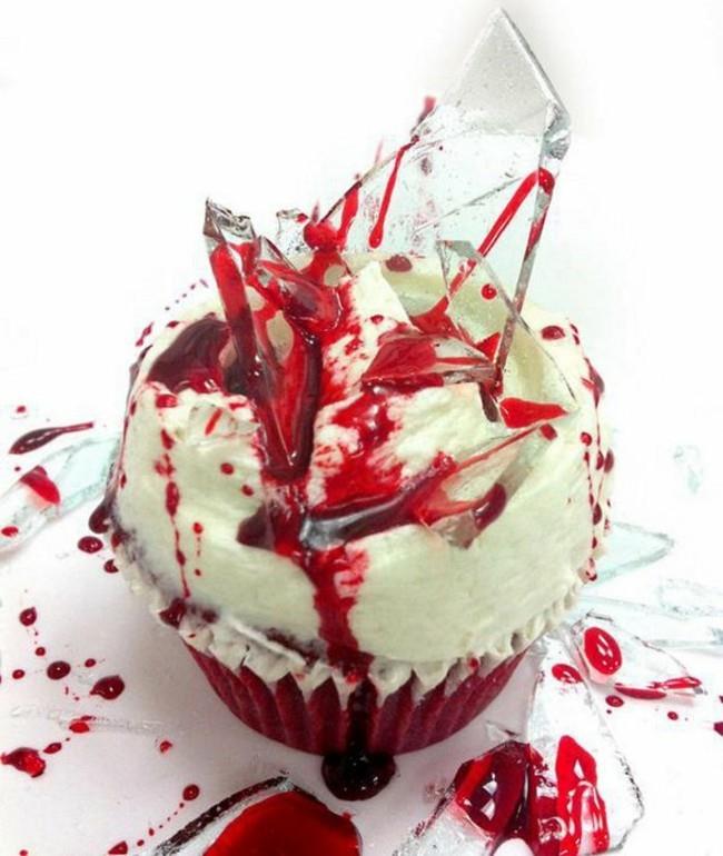 Φτιάξτε τα δικά σας ψεύτικα cupcakes αποκριών αίματος