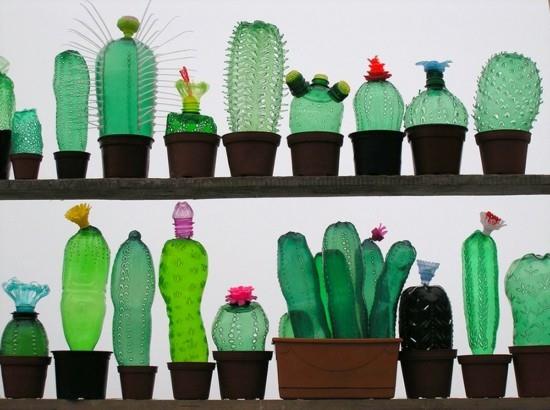 περίτεχνη διακόσμηση κάκτων από πλαστικά μπουκάλια