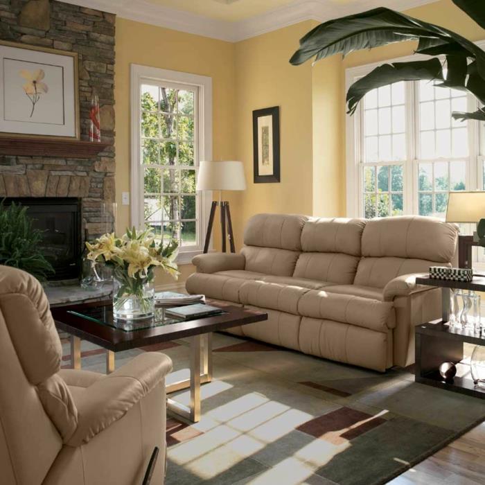 εξοχικό στυλ σαλόνι κρεμ καναπέδες χωριά καλαίσθητο χαλί πέτρινο τζάκι τοίχου
