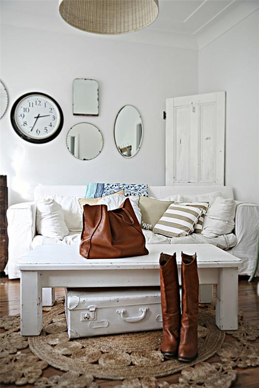 εξοχικό στυλ σαλόνι λευκή διακόσμηση ρίξτε μαξιλάρια