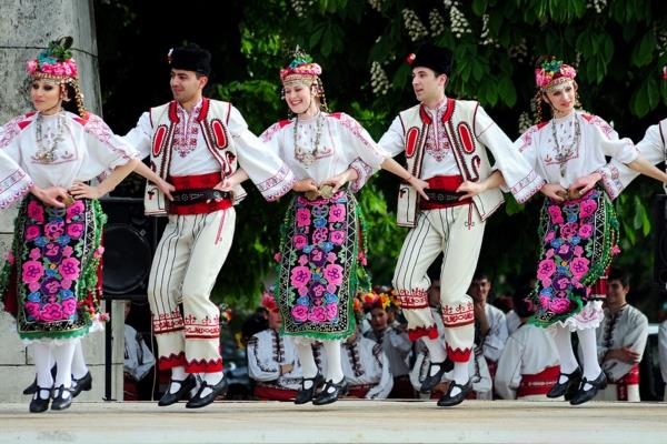 λαϊκοί χοροί της τελευταίας στιγμής βουλγαρία κοστούμια εθνικές φορεσιές