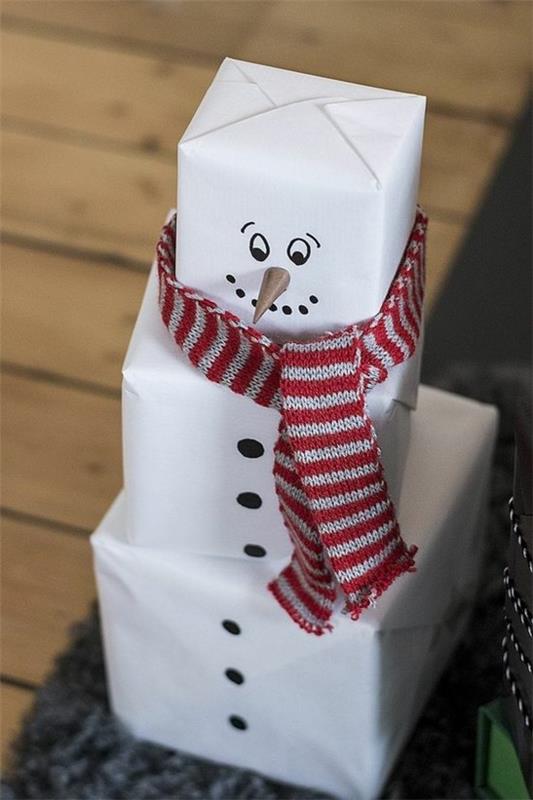 χριστουγεννιάτικα δώρα της τελευταίας στιγμής συσκευασμένα χιονάνθρωπος