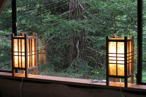 φαναράκια ιαπωνικού στυλ παράθυρο ιδιόμορφο σχέδιο δάσους