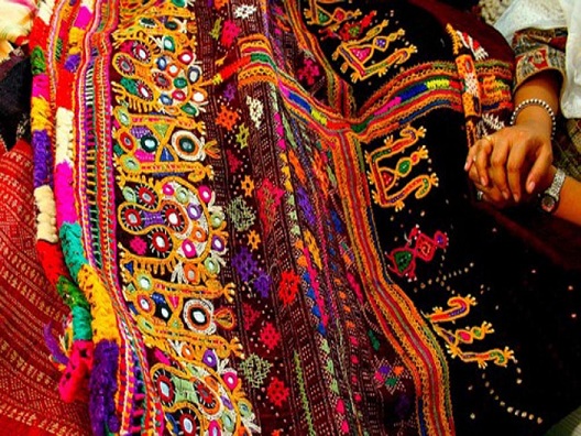 Ayna ve Boncuk işi Kutch Sarees