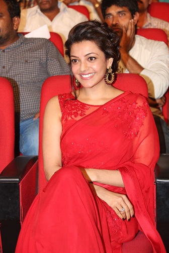 Kajal Agarwal Kırmızı Saree