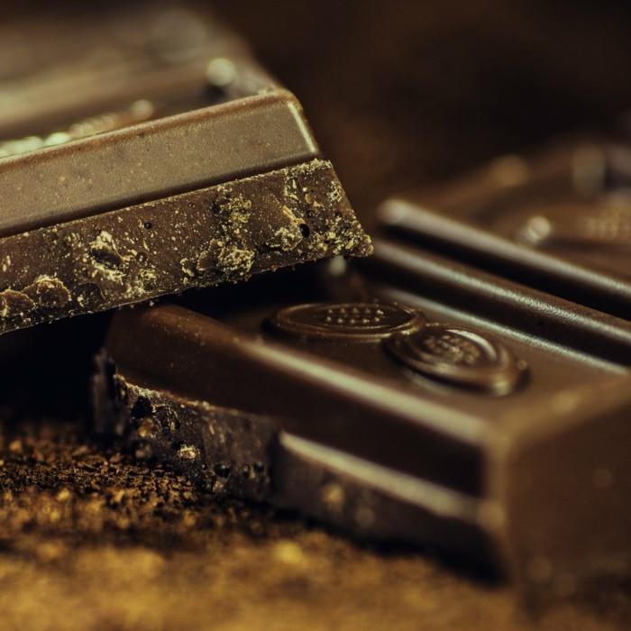 ζήστε υγιή μαύρη σοκολάτα ενάντια στο άγχος