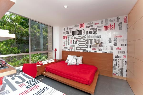ζωντανή εσωτερική διακόσμηση εντυπωσιακές κόκκινες πινελιές τοίχου