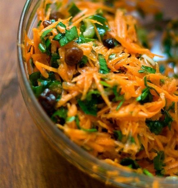ελαφριές συμβουλές φαγητού μαγειρέψτε καρότα με φύλλα σαλάτα