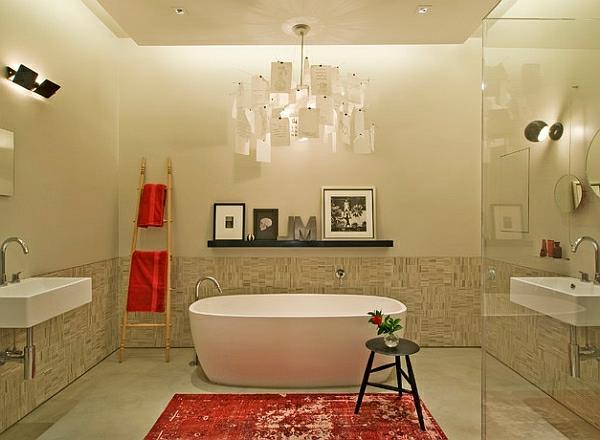 Σκάλα ράφια τοίχου ράφια DIY κόκκινες πετσέτες μπάνιου δαπέδου χαλί κρεμαστή λάμπα