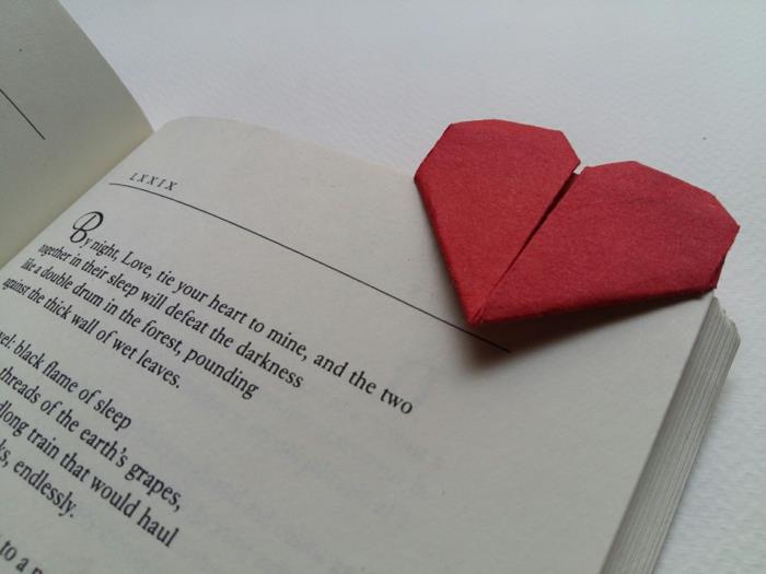 φτιάξτε σελιδοδείκτες μόνοι σας origami καρδιά δημιουργικά μπερδεμένος