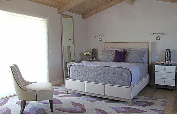 μοβ απαλά χρώματα στο υπνοδωμάτιο κρεβάτι πολυθρόνα χαλί ιδέες ντεκό