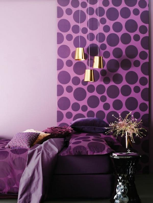 μοβ δωμάτιο επίπλωση ιδέες διακόσμηση κρεμαστό φώτα χρυσό