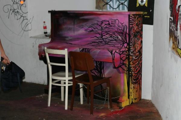 μοβ κλαδιά μαύρα χρώματα πιάνο