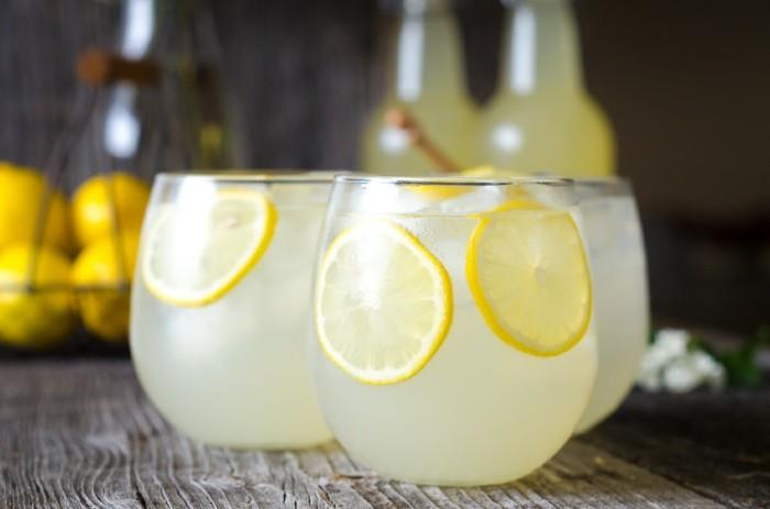 λεμονάδα ιδέες κανάτα με λεμόνια