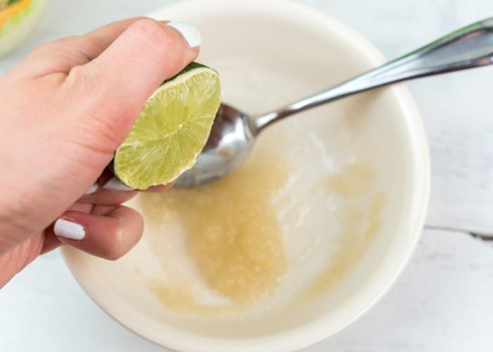 scrub χειλιών diy ιδέα ζάχαρη μέλι lime