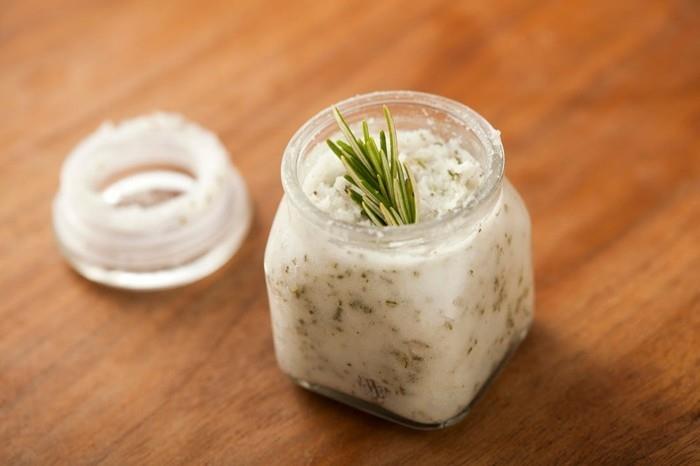 ιδέες scrub χειλιών diy με δεντρολίβανο