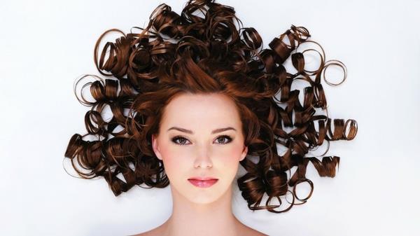 μπούκλες χτενίσματα hairstyling για σγουρά μαλλιά
